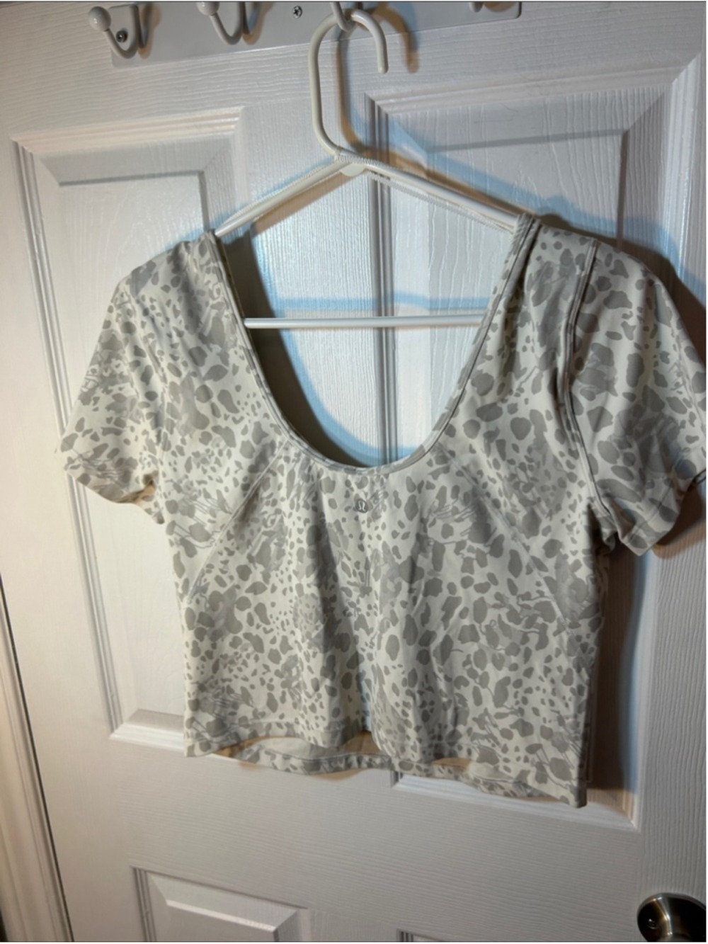 Lululemon Align T-Shirt cheetah Camo Antique White Multi size 12 - Picture 5 of 6